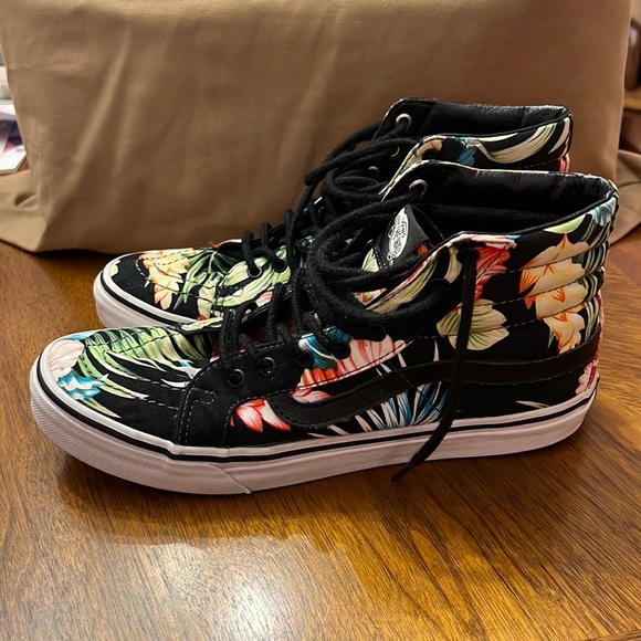 Vans Shoes - Vans High Top Shoes Hawaiian Print Size 9.5
